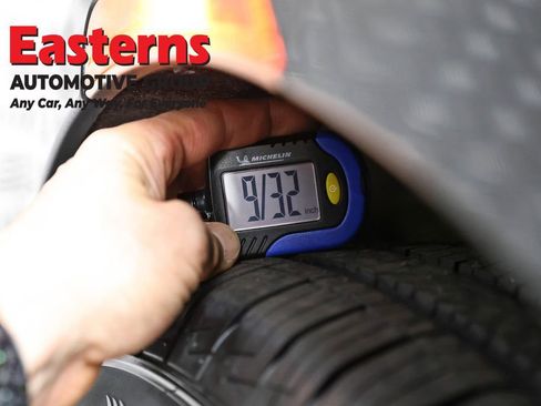 Used 2022 Chrysler Voyager LX image 29