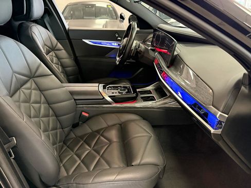 Used 2024 BMW 740i w/ Premium Package image 19
