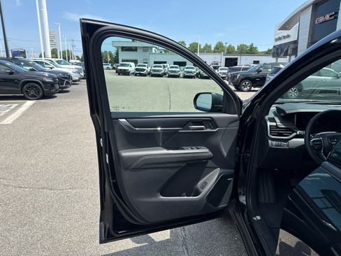 Used 2024 GMC Acadia Elevation AWD/4WD image 12