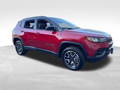 Used 2025 Jeep Compass Trailhawk AWD/4WD image 7