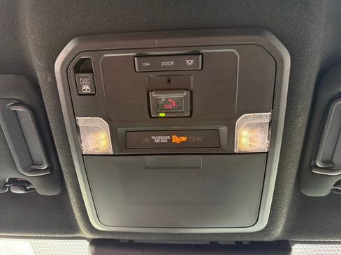 Certified 2025 Toyota 4Runner SR5 AWD/4WD image 31