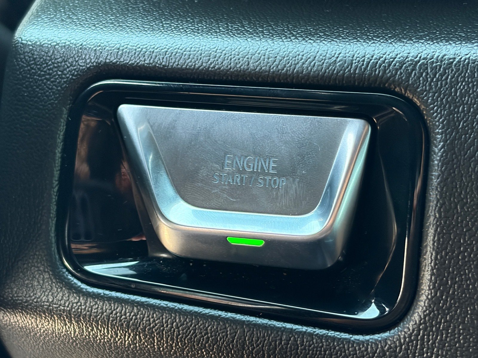 Used 2025 GMC Yukon XL Denali RWD image 32