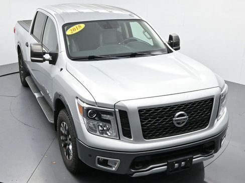 Used 2018 Nissan Titan PRO-4X w/ Pro-4x Convenience Package AWD/4WD image 42