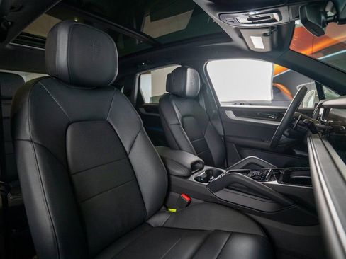 New 2025 Porsche Cayenne AWD/4WD image 18