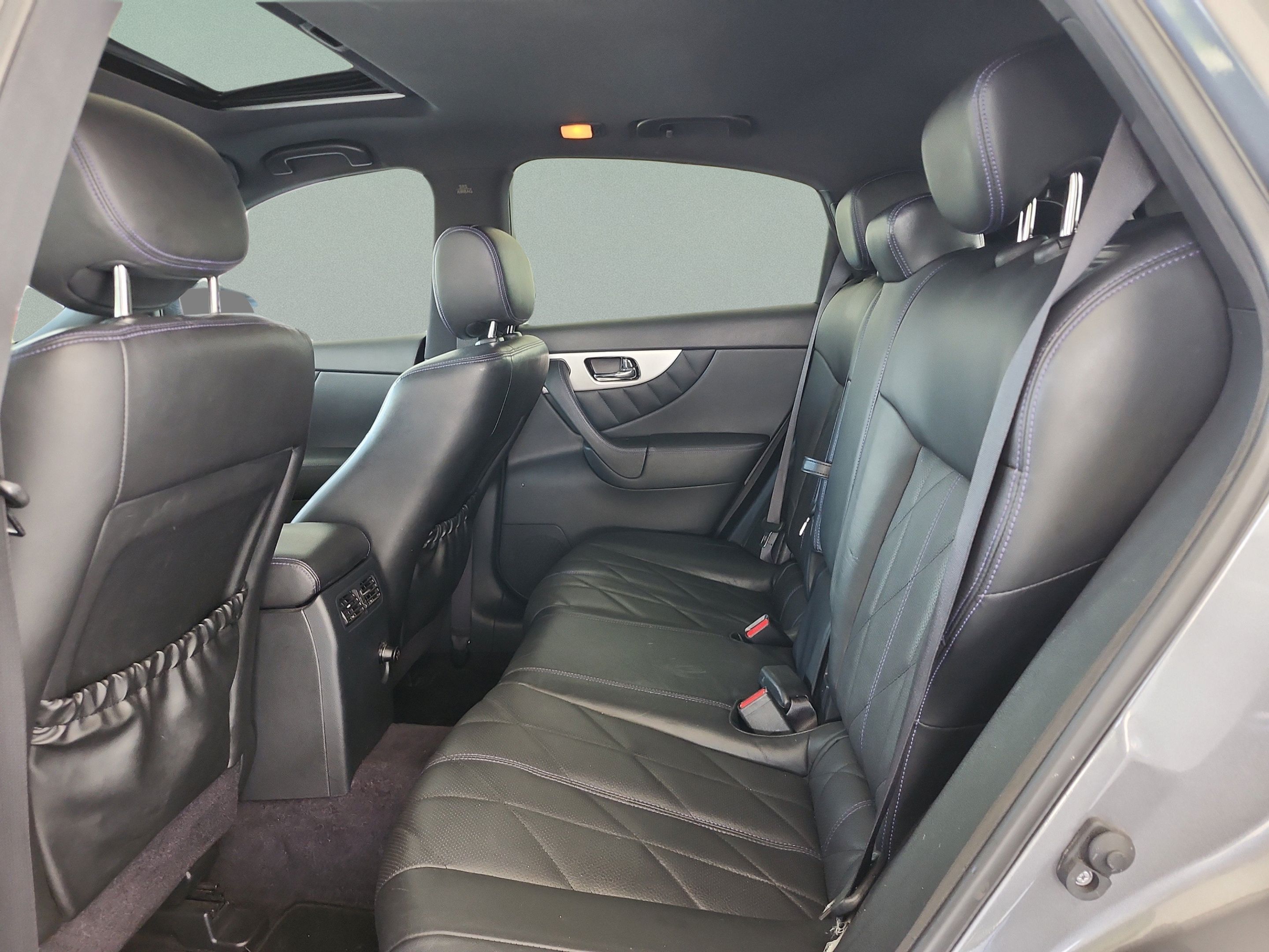 Used 2016 INFINITI QX70 2WD w/ Premium Package image 17
