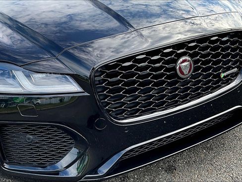 Used 2022 Jaguar XF R-Dynamic SE AWD/4WD image 37