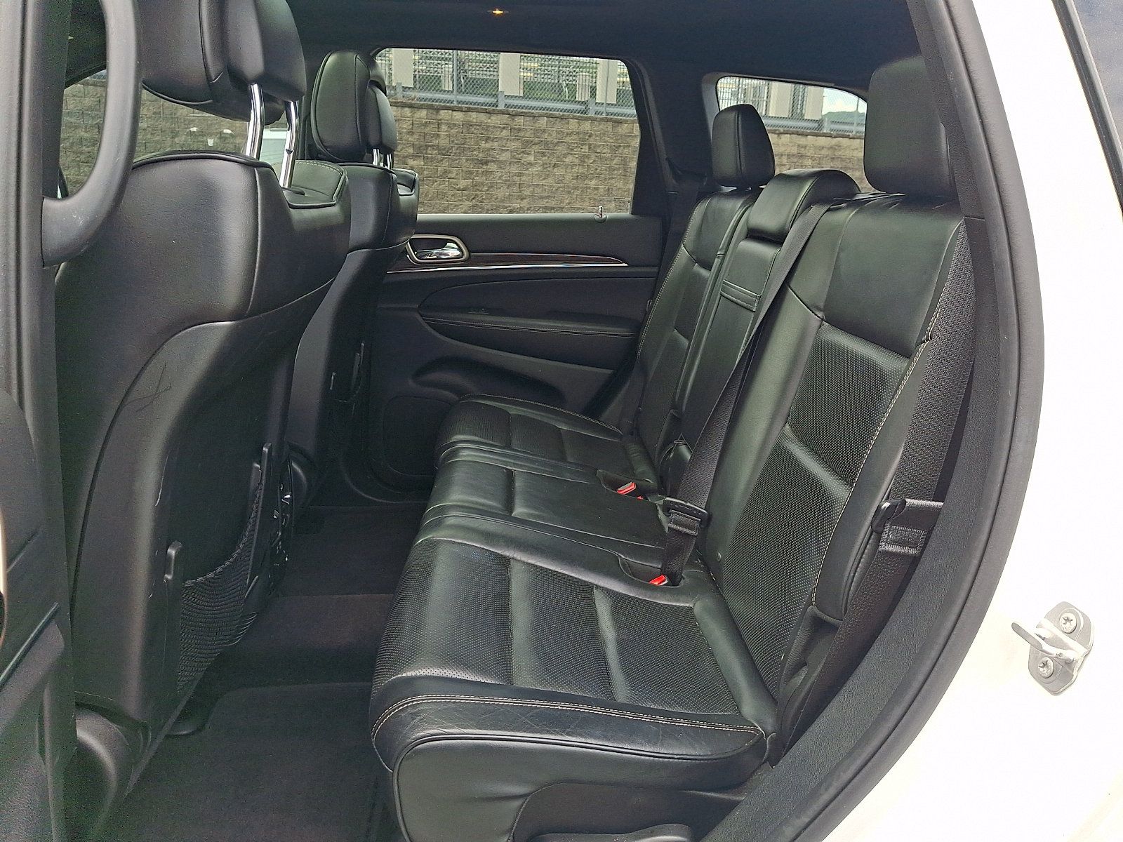 Used 2017 Jeep Grand Cherokee Overland AWD/4WD image 10