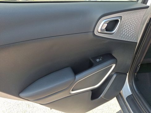 Used 2023 Kia Soul S FWD image 21