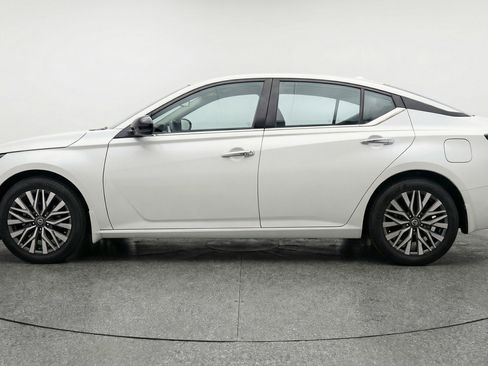 Used 2025 Nissan Altima 2.5 SV FWD image 5