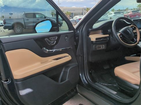 Used 2021 Lincoln Corsair Reserve w/ Equipment Group 201A image 12