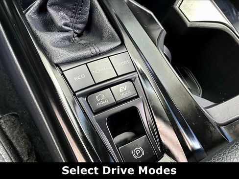 Used 2025 Toyota Camry SE image 14