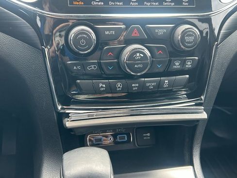 Used 2021 Jeep Grand Cherokee Laredo X AWD/4WD image 20