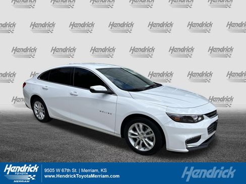 Used 2017 Chevrolet Malibu LT FWD image 1