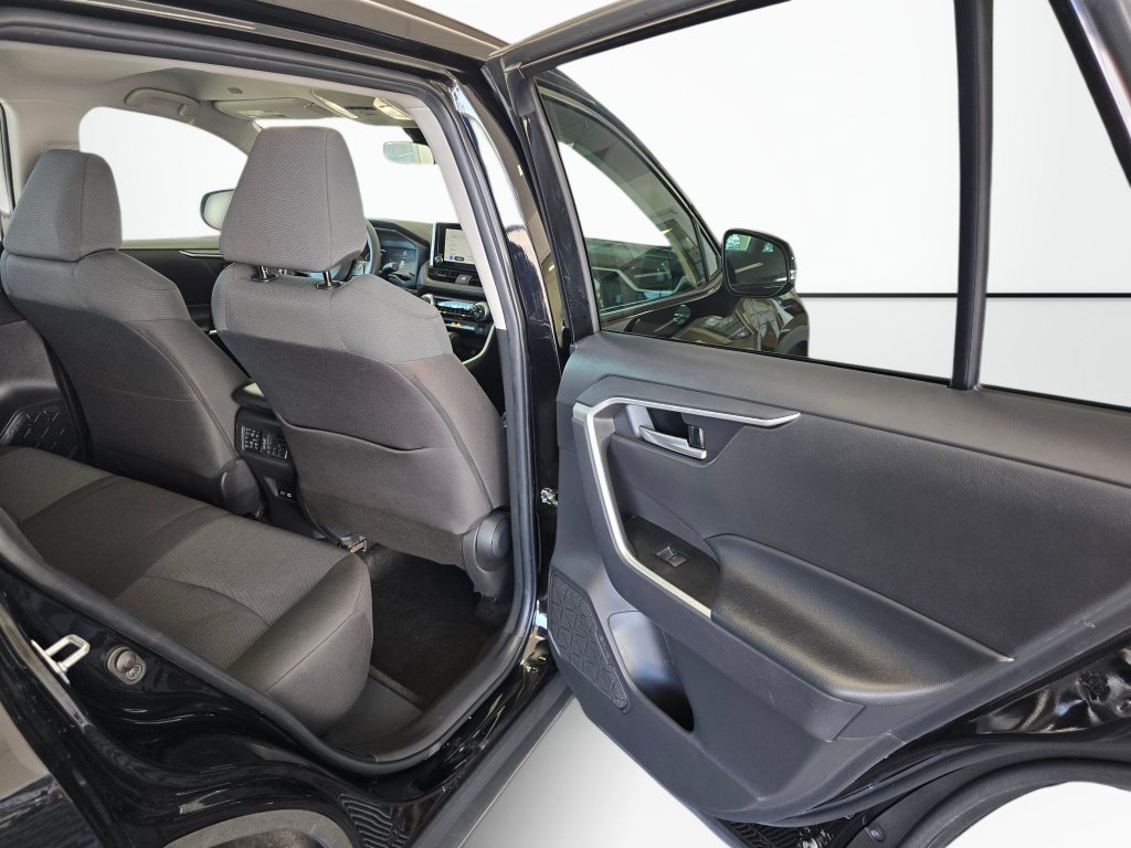 Used 2025 Toyota RAV4 XLE AWD/4WD image 37