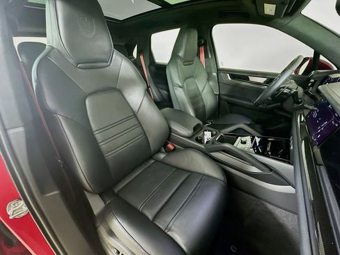 Certified 2026 Porsche Cayenne GTS AWD/4WD image 48