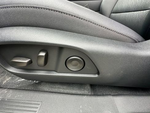 New 2026 Chevrolet Equinox LT w/ Convenience Package II image 10