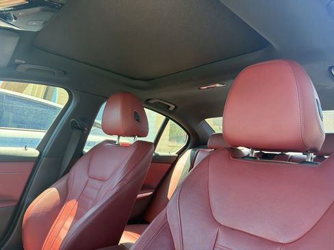 Used 2022 BMW 330i Sedan w/ M Sport Package RWD image 12