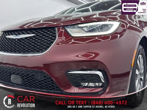 Used 2021 Chrysler Pacifica Touring-L FWD image 74