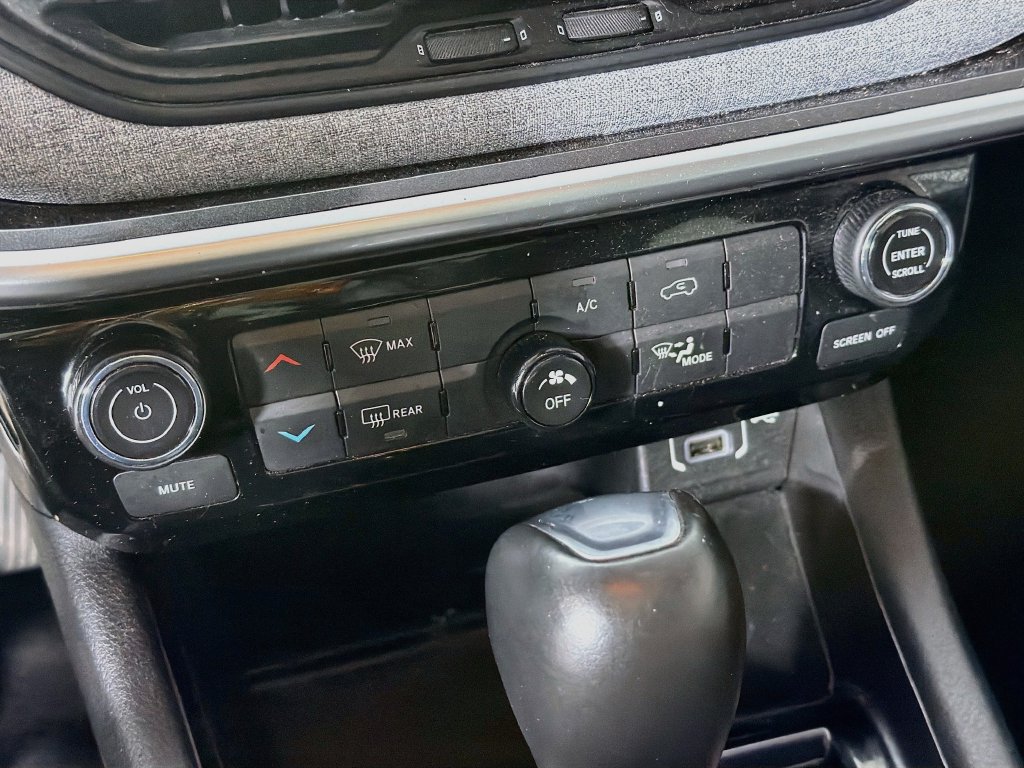 Used 2022 Jeep Compass Latitude w/ Sun and Sound Group AWD/4WD image 15