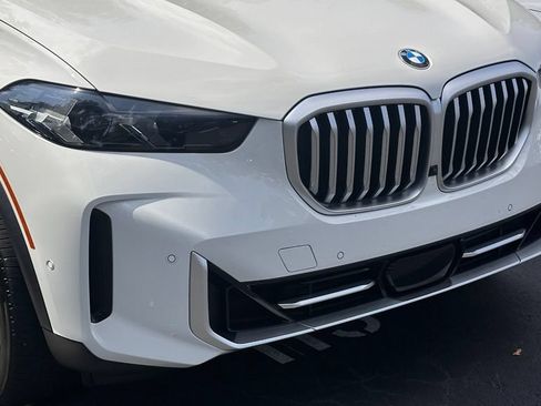 Used 2024 BMW X5 xDrive40i w/ Parking Assistance Package AWD/4WD image 2