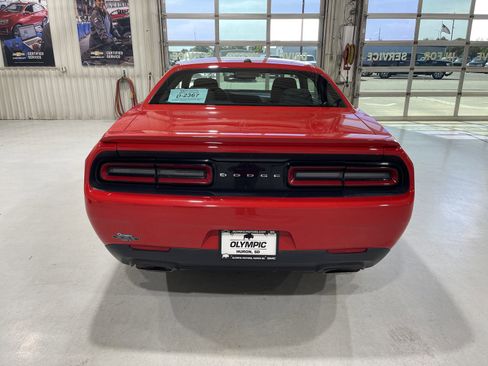 Used 2017 Dodge Challenger R/T image 7