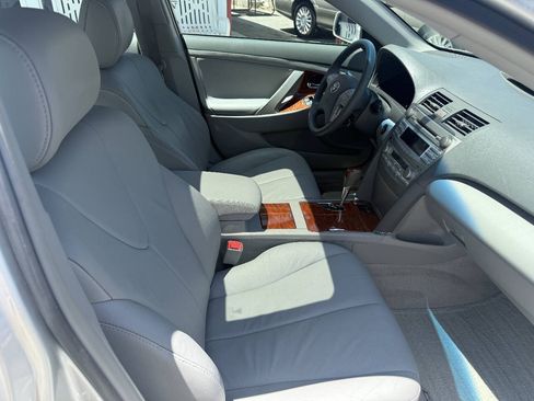 Used 2010 Toyota Camry XLE FWD image 4