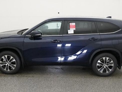 New 2026 Toyota Highlander XLE image 3