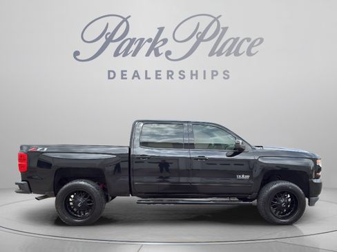 Used 2018 Chevrolet Silverado 1500 LT w/ Texas Edition AWD/4WD image 7