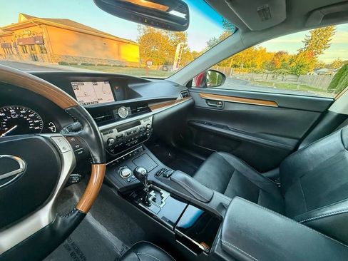 Used 2015 Lexus ES 300h image 13