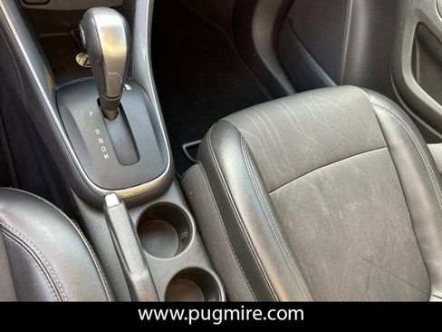 Used 2020 Chevrolet Trax LT w/ LT Convenience Package image 32