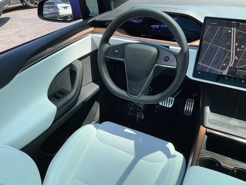 Used 2023 Tesla Model X AWD/4WD image 37
