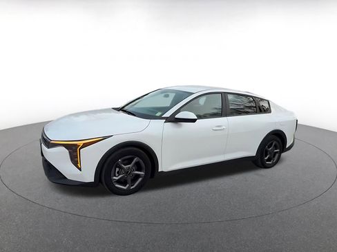 Used 2025 Kia K4 LXS image 8