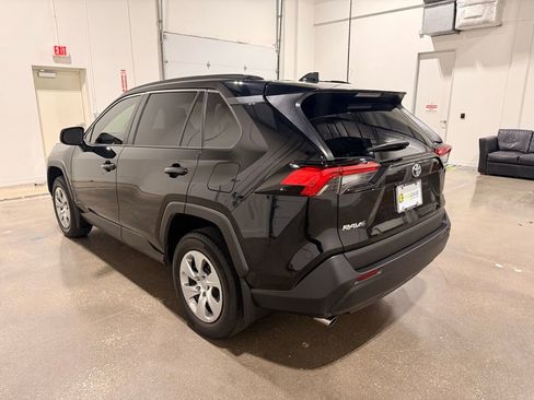 Used 2021 Toyota RAV4 LE image 7