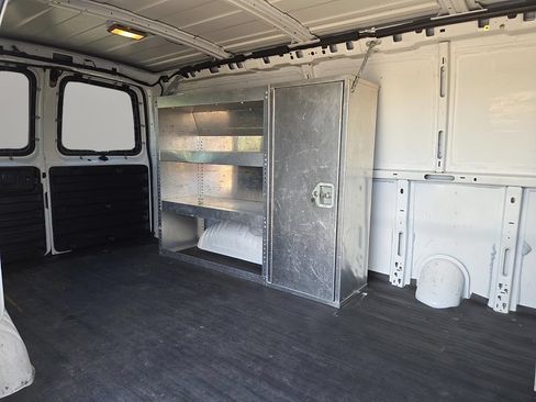 Used 2012 Chevrolet Express 1500 RWD image 16