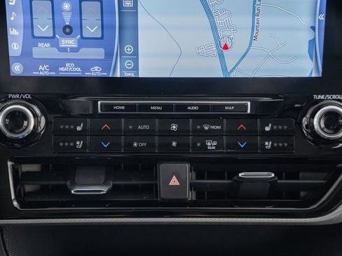 Used 2021 Toyota Highlander Platinum image 28