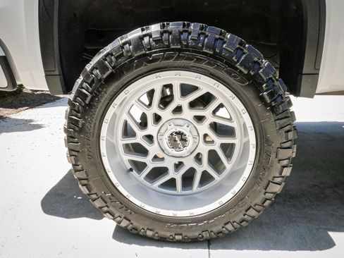 Used 2023 GMC Sierra 1500 AT4 w/ Technology Package AWD/4WD image 13