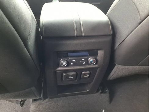 Used 2023 Chevrolet Traverse Premier FWD image 17