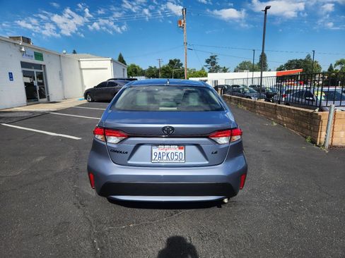 Used 2022 Toyota Corolla LE FWD image 4