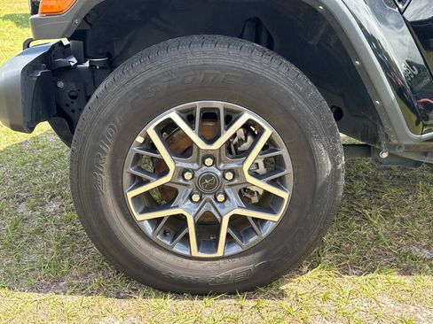 Used 2025 Jeep Wrangler Sahara image 10