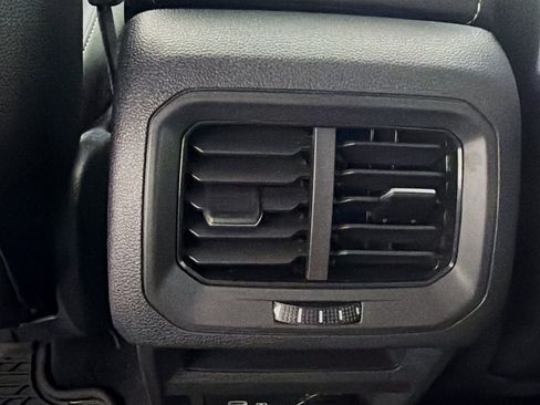 Used 2023 Volkswagen Tiguan SE FWD image 25