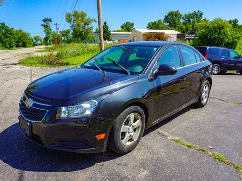 Used 2013 Chevrolet Cruze LT w/ Technology Package FWD image 4