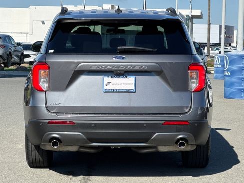Used 2022 Ford Explorer XLT w/ Equipment Group 202A image 5