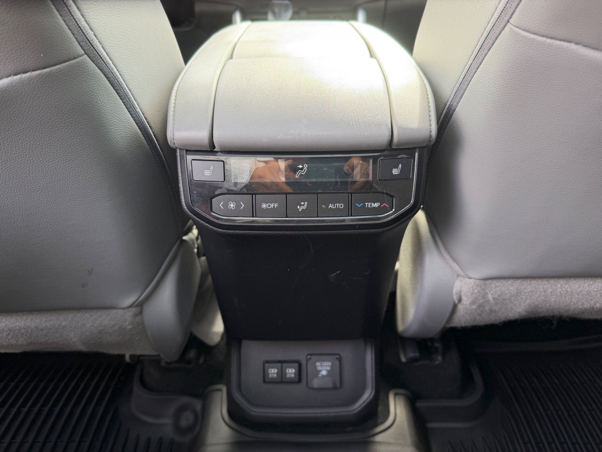 Used 2020 Toyota Highlander Platinum AWD/4WD image 16