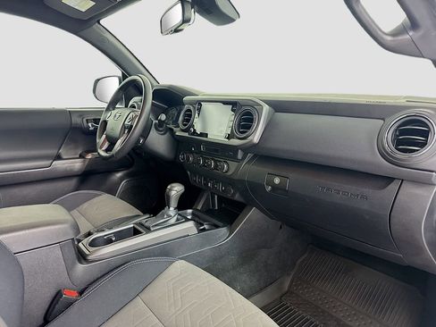 Used 2022 Toyota Tacoma TRD Off-Road w/ Technology Package image 26