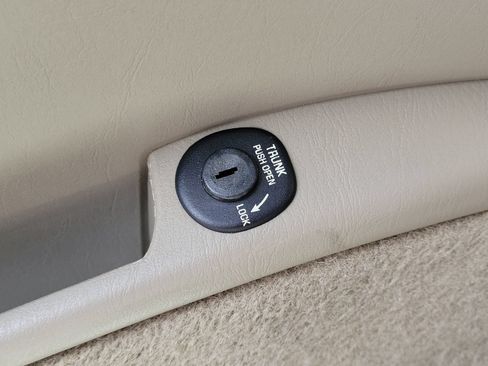 Used 2001 Buick Le Sabre Custom w/ Luxury Pkg FWD image 20