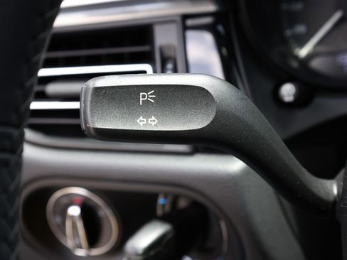 Used 2023 Porsche Macan AWD/4WD image 39