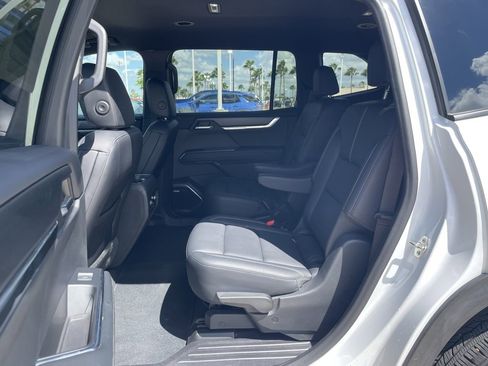 Used 2024 GMC Acadia Elevation w/ Luxury Package image 17