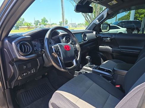 Used 2020 Toyota Tacoma TRD Off-Road w/ Technology Package AWD/4WD image 15