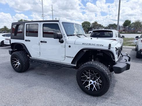 Used 2017 Jeep Wrangler Unlimited Rubicon w/ Connectivity Group AWD/4WD image 7
