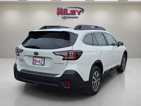 Used 2020 Subaru Outback Premium image 5